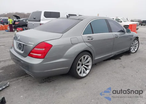 2013 Mercedes-Benz S 550 4Matic z USA, uszkodzony, nr VIN WDDNG9EB3DA533871